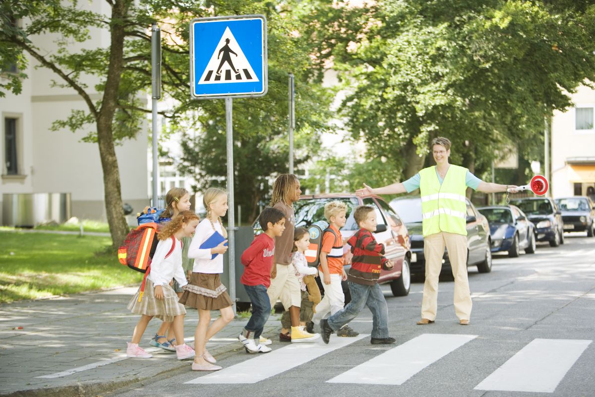 Kinder im Straßenverkehr sicher: Tipps für Eltern
